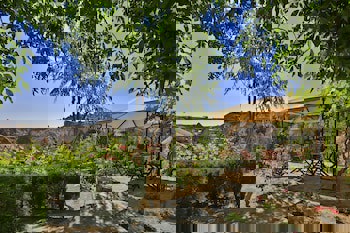 Traveller's Cave Hotel