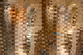 Traveller's Cave Hotel