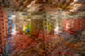 Traveller's Cave Hotel