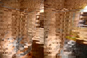 Traveller's Cave Hotel