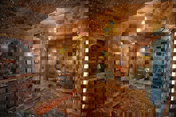 Traveller's Cave Hotel