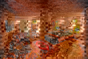 Traveller's Cave Hotel