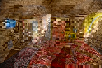 Traveller's Cave Hotel