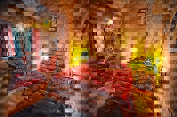 Traveller's Cave Hotel