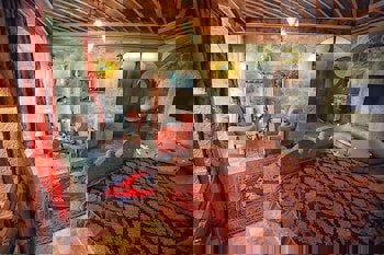 Traveller's Cave Hotel