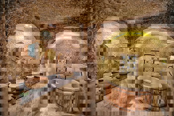 Traveller's Cave Hotel