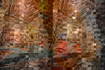 Traveller's Cave Hotel