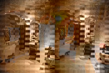 Traveller's Cave Hotel