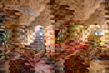 Traveller's Cave Hotel