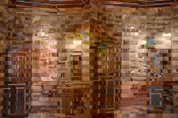 Traveller's Cave Hotel