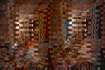 Traveller's Cave Hotel