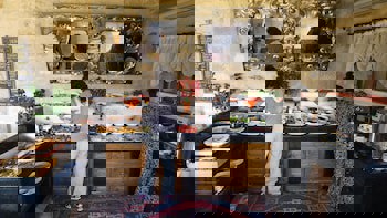 Traveller's Cave Hotel