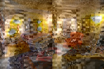 Traveller's Cave Hotel