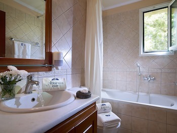 Avantis Suites Hotel