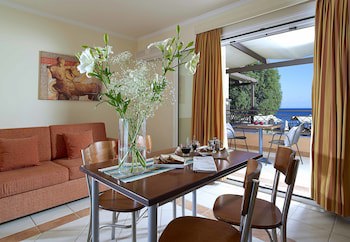 Avantis Suites Hotel