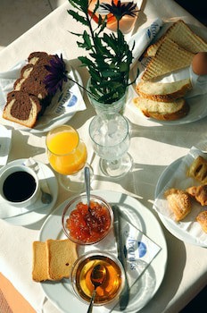 Avantis Suites Hotel