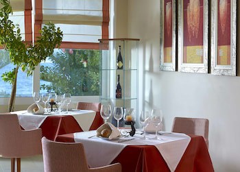 Avantis Suites Hotel