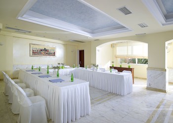 Avantis Suites Hotel