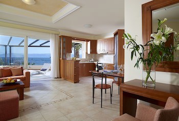 Avantis Suites Hotel