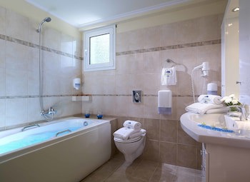 Avantis Suites Hotel