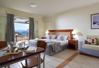 Avantis Suites Hotel