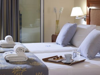 Avantis Suites Hotel