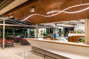 Avantis Suites Hotel