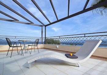 Avantis Suites Hotel
