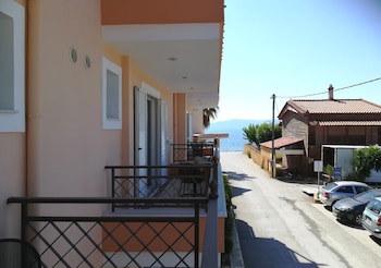 Avantis Suites Hotel