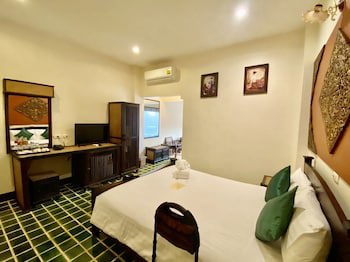 Cm Night Bazaar Boutique Hotel