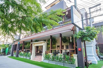 Cm Night Bazaar Boutique Hotel