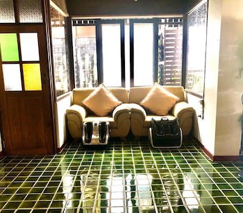 Cm Night Bazaar Boutique Hotel