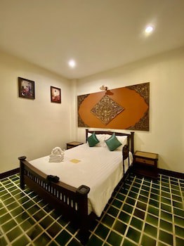 Cm Night Bazaar Boutique Hotel