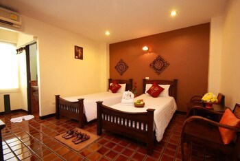 Cm Night Bazaar Boutique Hotel