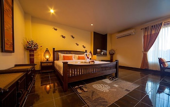 Cm Night Bazaar Boutique Hotel