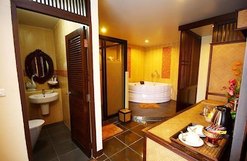 Cm Night Bazaar Boutique Hotel