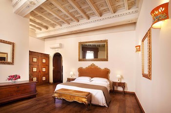 Pantheon Inn fotoğrafı