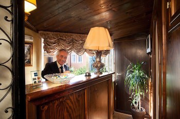 Pantheon Inn fotoğrafı