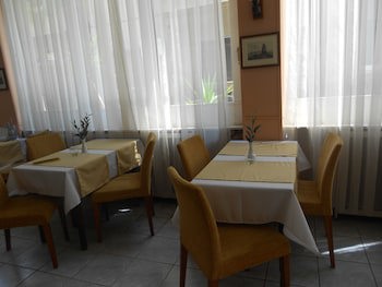 Adams Hotel