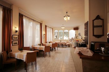 Adams Hotel