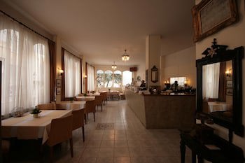 Adams Hotel