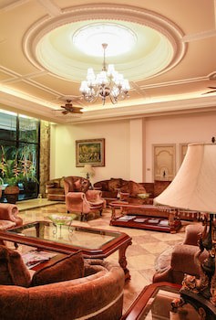 Four Seasons Place