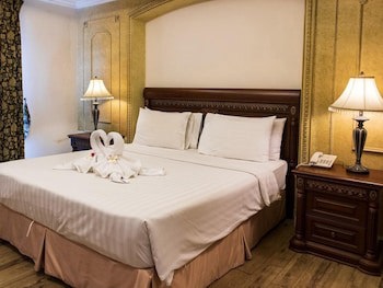 Four Seasons Place