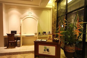 Four Seasons Place