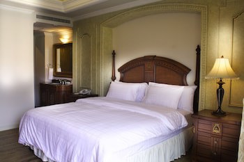 Four Seasons Place