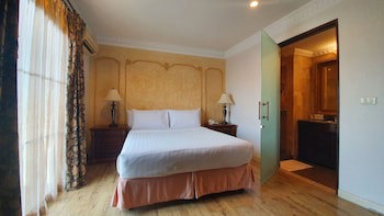 Four Seasons Place