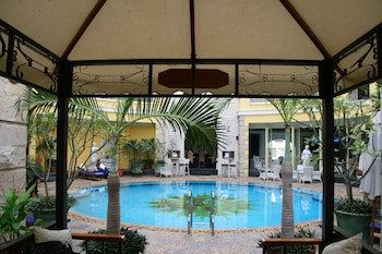 Four Seasons Place