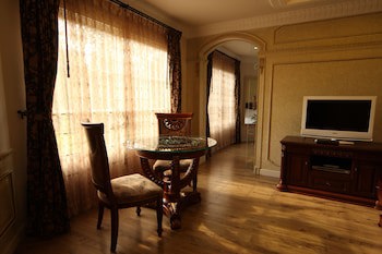 Four Seasons Place
