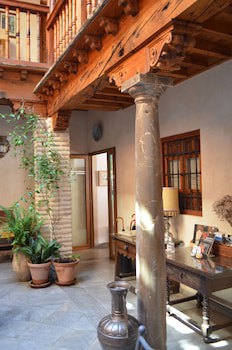 Santa Isabel La Real Hotel
