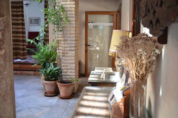 Santa Isabel La Real Hotel